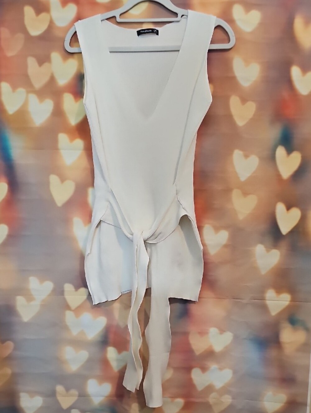 PattyBoutik White Sleeveless V-Neck Tie-Waist Tank Top - Picture 4 of 12